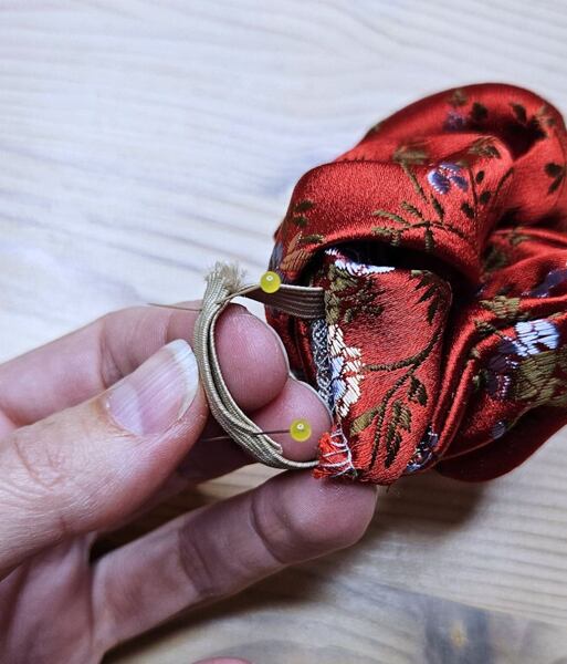 silk scrunchie sewing tutorial